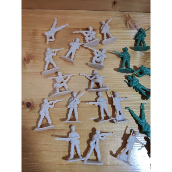 Greenbrier Army Men Military Large Toy Soldiers 2" Figures Lot of 29 - Picture 2 of 5